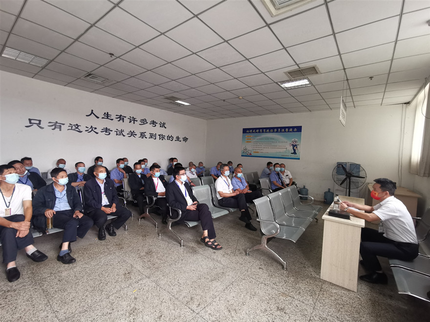 落實主體責任，推動安全發(fā)展_副本