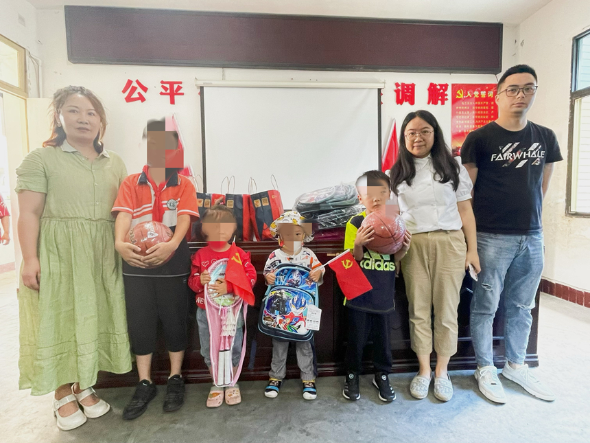 嘉來資產(chǎn)黨支部開展關(guān)愛慰問困難家庭兒童活動(dòng) 嘉來資產(chǎn)黨支部開展關(guān)愛慰問困難家庭兒童活動(dòng)