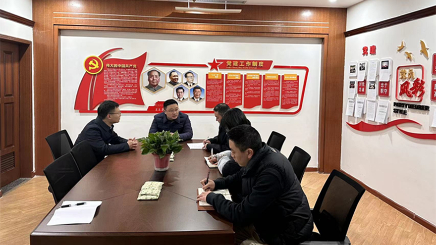 圖五：集團(tuán)總會(huì)計(jì)師齊飛、副總經(jīng)理馬江水督導(dǎo)金控小貸安全工作